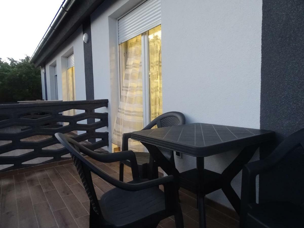 Apartmani Mabele Паг Екстер'єр фото